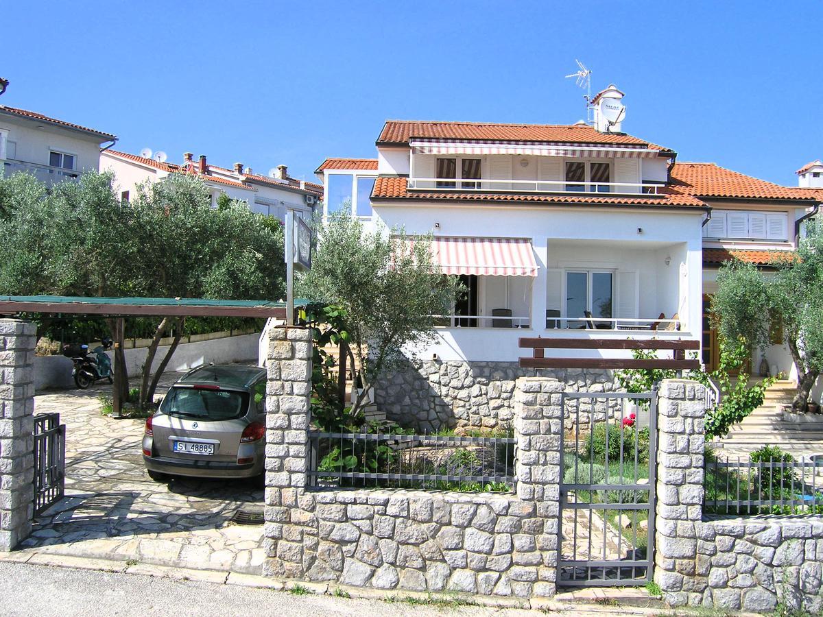 Apartments Oribella Крк Экстерьер фото