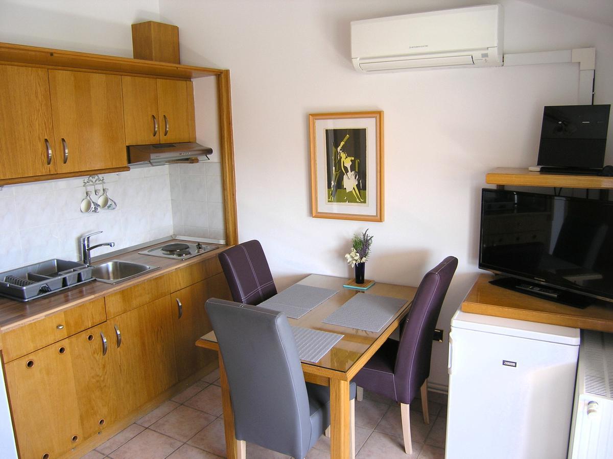 Apartments Oribella Крк Экстерьер фото